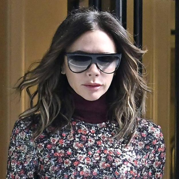 El labial favorito de Victoria Beckham es de un tono rosa super favorecedor que además hidrata y pone buena cara al instante