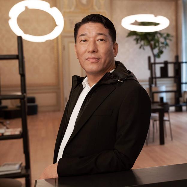 Entramos en los archivos de Tommy Hilfiger en Nueva York: «la moda tiene que conectar con la cultura de su tiempo, si no, es solo ropa»