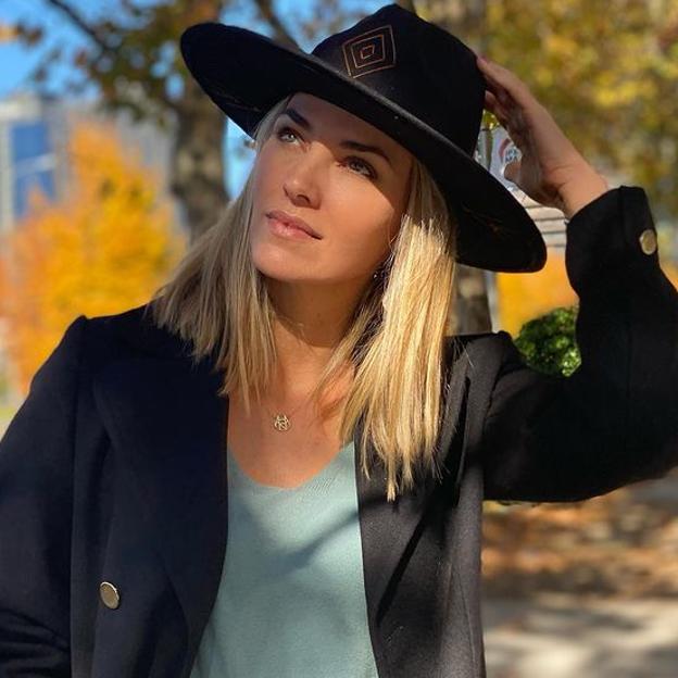 El look con pantalones blancos de Zara de Helen Lindes que demuestra que también son una prenda estilizadora en invierno