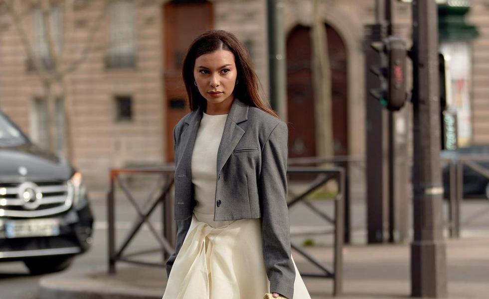 Blazer cropped: la prenda infalible para no complicarte la vida con el look de tu cena de empresa