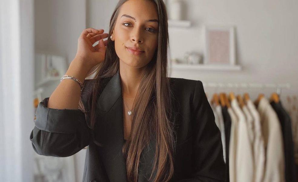 El último gran éxito de Zara es una blazer negra con la que conseguirás un look súper estiloso (y ya está casi agotada)