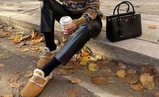 Los zapatos cómodos favoritos de las influencers son esta nueva versión de los zuecos tendencia mucho más calentita y cómoda que ya ha llegado a Zara