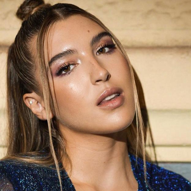 La chaqueta de punto de Mango con la que ha triunfado Alba Díaz en Instagram es ya el cárdigan más bonito (y ponible) de la temporada