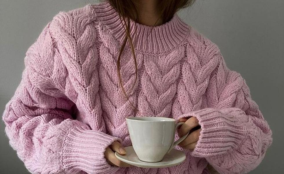 El jersey más calentito y gustoso es uno de H&M con el color rosa de la temporada que tienes que fichar en rebajas