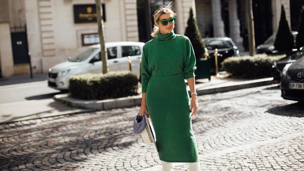 Jerséis, pantalones, vestidos… Los básicos en verde que hemos fichado para sumarnos en las rebajas al color tendencia de la temporada