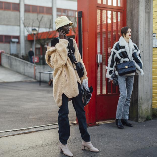 Apúntate a la tendencia del efecto borreguillo la chaqueta perfecta para combinarla con tus pantalones favoritos y conseguir un look impecable