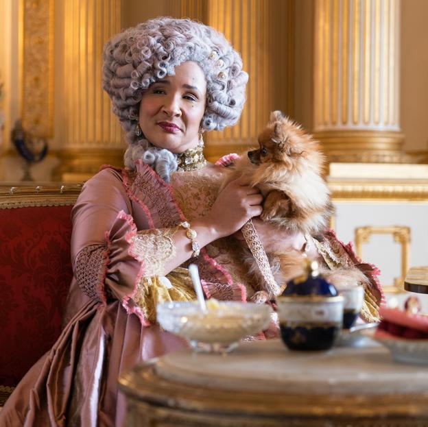 Canapés, cookies y cocktails: el recetario que necesitas para celebrar una fiesta al estilo de Los Bridgerton