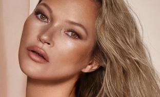 Sabemos cuál es la base de maquillaje antiedad favorita de Kate Moss (que también adoran los expertos porque lo disimula todo)