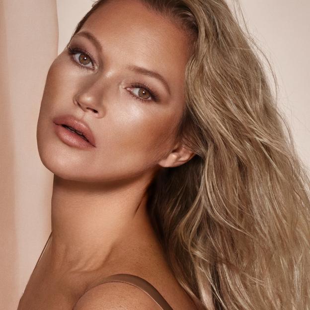Sabemos cuál es la base de maquillaje antiedad favorita de Kate Moss (que también adoran los expertos porque lo disimula todo)