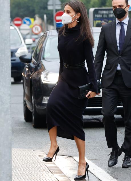 La Reina Letizia y sus zapatos de tacón 'con truco'. Foto: GTRES