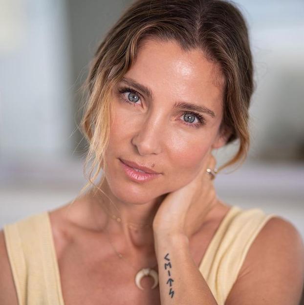 Elsa Pataky tiene los botines de tacón cómodo 'made in Spain' perfectos para parecer más alta y conseguir un look rejuvenecedor (y están rebajados)