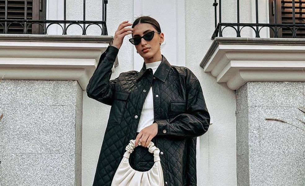 El look de influencer más espectacular de la temporada es este conjunto de Zara de pantalón y sobrecamisa de efecto piel acolchado que arrasa en las rebajas