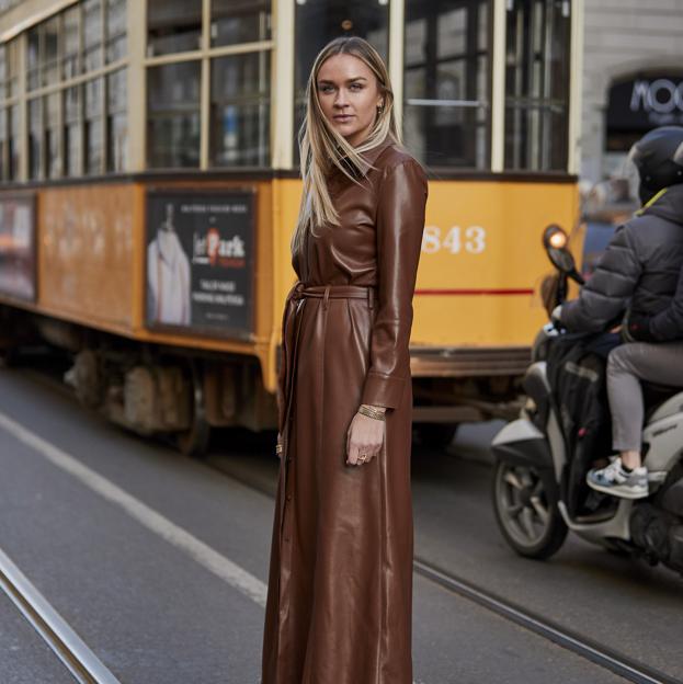 Los vestidos de efecto piel que son la excusa perfecta para darte un capricho y meter en tu armario el diseño más favorecedor del momento