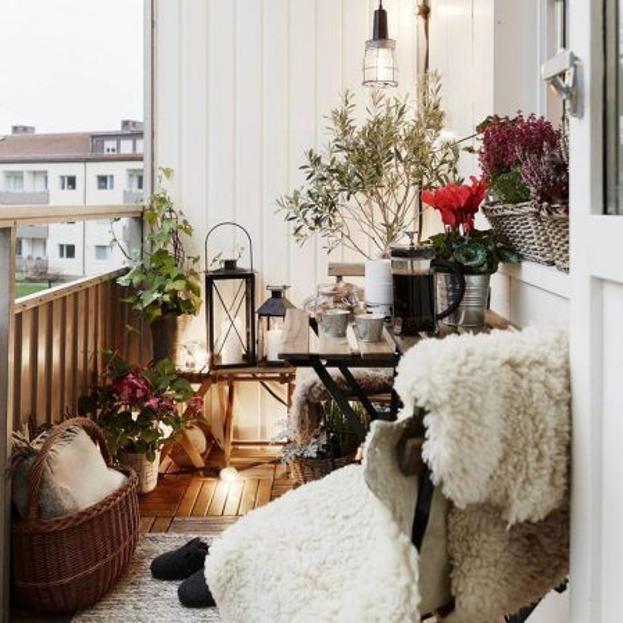 Las mejores ideas y trucos deco para disfrutar de tu terraza en invierno (y cómo aprovecharla al máximo todo el año aunque sea pequeña)