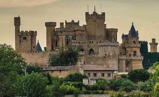 Olite, el precioso pueblo medieval con el castillo más bonito del mundo está en Navarra (y puedes visitarlo este fin de semana)