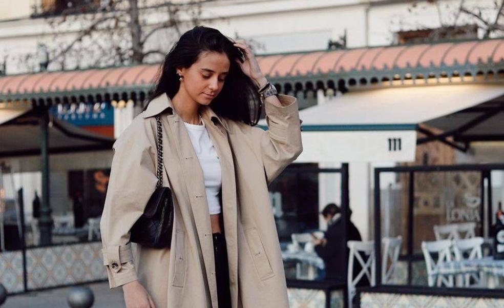 Trench y deportivas de colores: el look fácil de copiar con el que Victoria Federica ha arrasado en Instagram