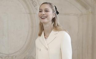 Beatrice Borromeo deslumbra en París con el peinado royal más bonito y más fácil de copiar si tienes este accesorio para el pelo