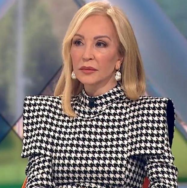 La original chaqueta de Zara de Carmen Lomana perfecta para llevar ahora y después en los looks de entretiempo que rejuvenecen