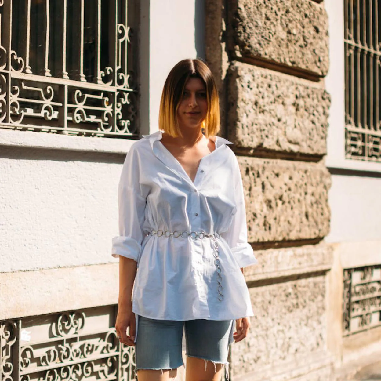 Las camisas blancas más bonitas de Zara para romper con reglas de los básicos esta primavera | Mujer Hoy
