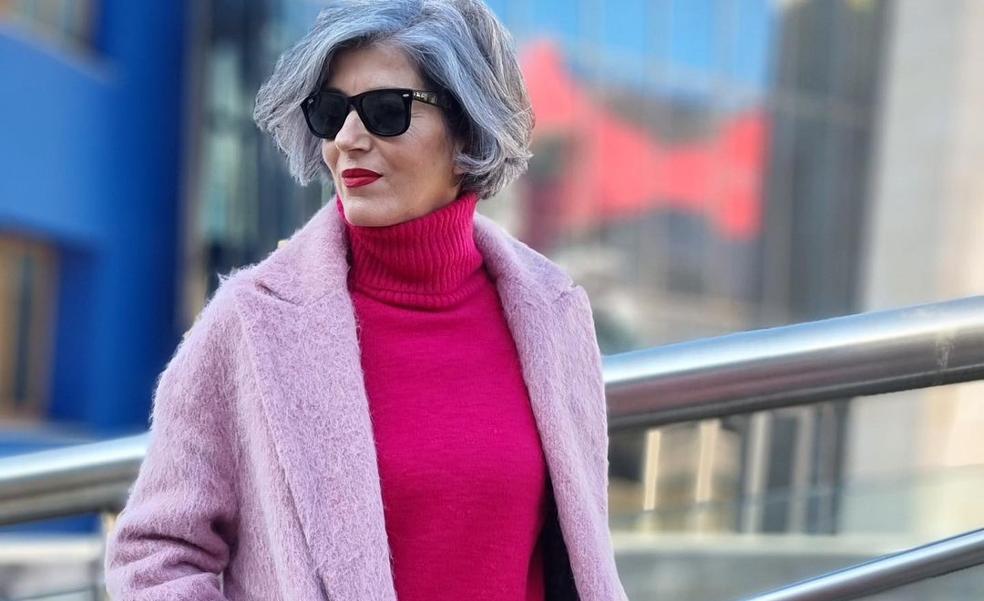 El look rosa de Zara que rejuvenece a los 50: pantalones cómodos estampados, jersey y zapatillas que confirman que es el color de la temporada