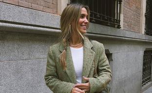 Blusas, chaquetas y un abrigo: los chollos que puedes comprar en las rebajas para vestir como una influencer (y made in Spain)