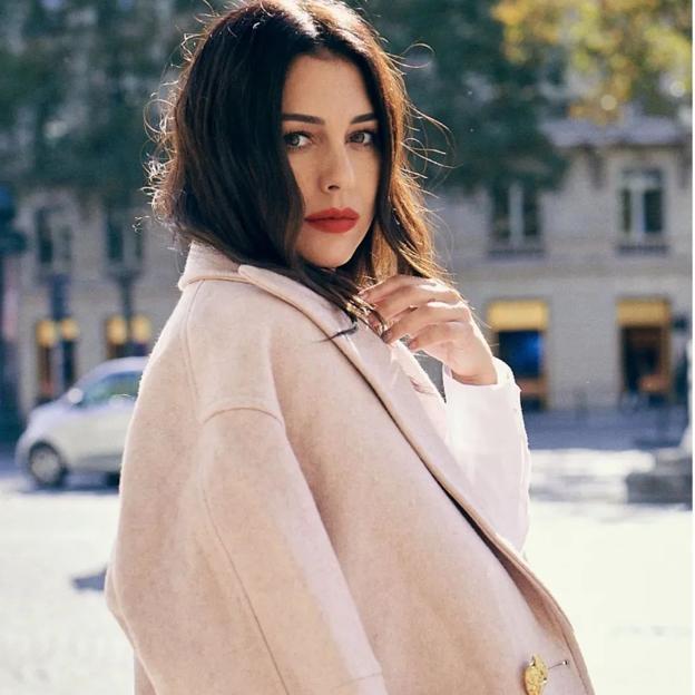 La camisa blanca más elegante, bonita y especial la ha llevado Blanca Suárez en un look perfecto y fácil de copiar (y sabemos de dónde es)