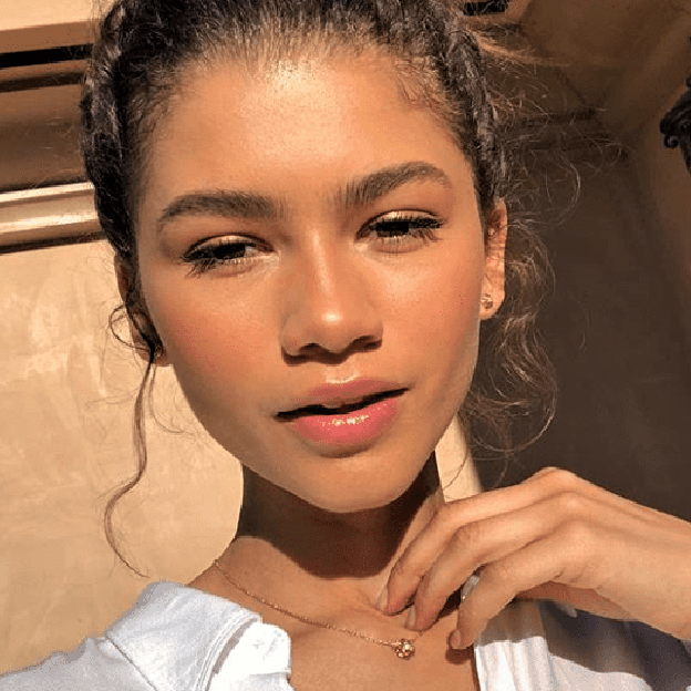 La prebases iluminadoras con efecto glow y vitamina C que huele genial y deja un rostro bonito antes del maquillaje