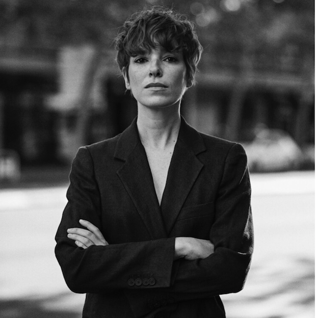 La tragedia de nuestro escritor favorito de los años 80: el inexplicable accidente que ha dejado inmovilizado a Hanif Kureishi