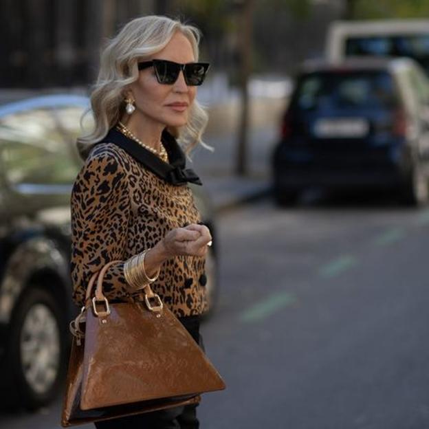 Carmen Lomana tiene los zapatos planos más bonitos y originales: una bailarinas made in Spain muy cómodas que son perfectas para el día a día