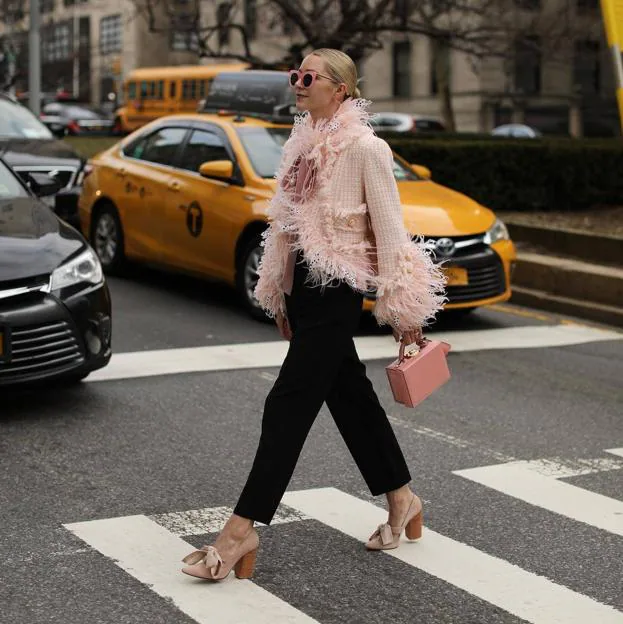 Hemos encontrado en Sfera la chaqueta de punto rosa más favorecedora (y la vas llevar también en primavera) | Mujer Hoy