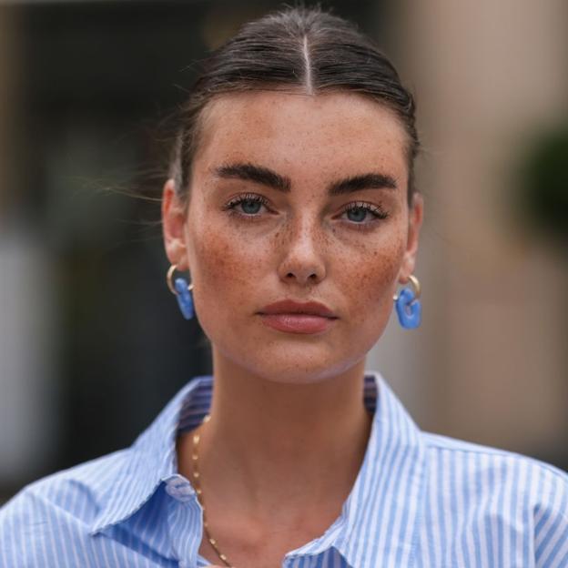 Por qué todas las influencers de belleza están obsesionadas con los rizadores de pestañas eléctricos