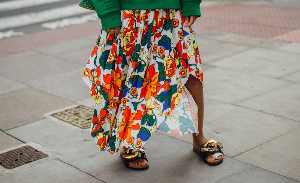 La falda estampada con la que vas a arrasar cuando llegue la primavera es de una firma made in Spain inspirada en la cultura africana