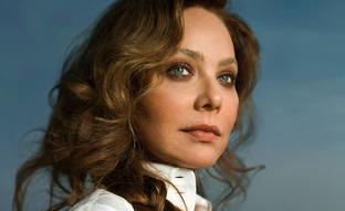 El resurgir de Ornella Muti, la diva que escandalizó Italia con dos matrimonios rotos por la cárcel y la infidelidad