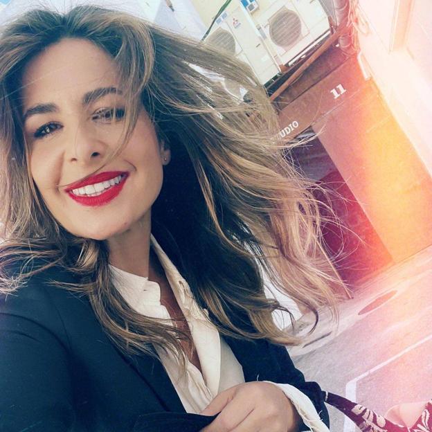 El truco para presumir de una boca bonita y un efecto buena cara rejuvenecedor es un labial de color rojo (palabra de Nuria Roca)