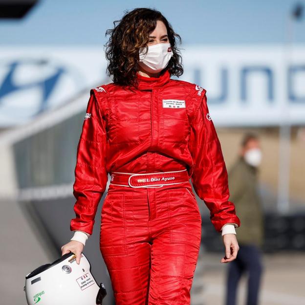 El nuevo empoderamiento se llama Motomami: por qué Isabel Díaz Ayuso se sube a la moto de Rosalía