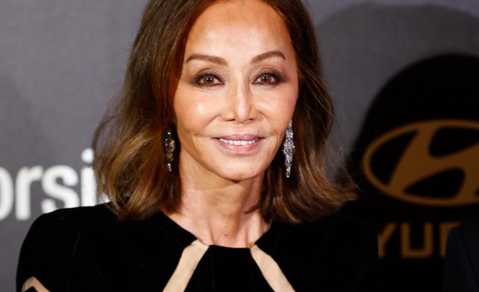 El vestido camisero de Isabel Preysler con el que consigue un look cómodo y rejuvenecedor y que puedes encontrar en Mango