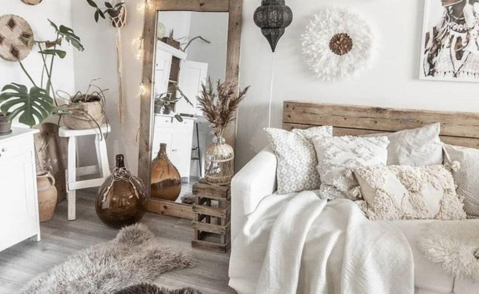 Estilo scandi-boho, la tendencia que convertirá tu decoración minimalista en una casa acogedora