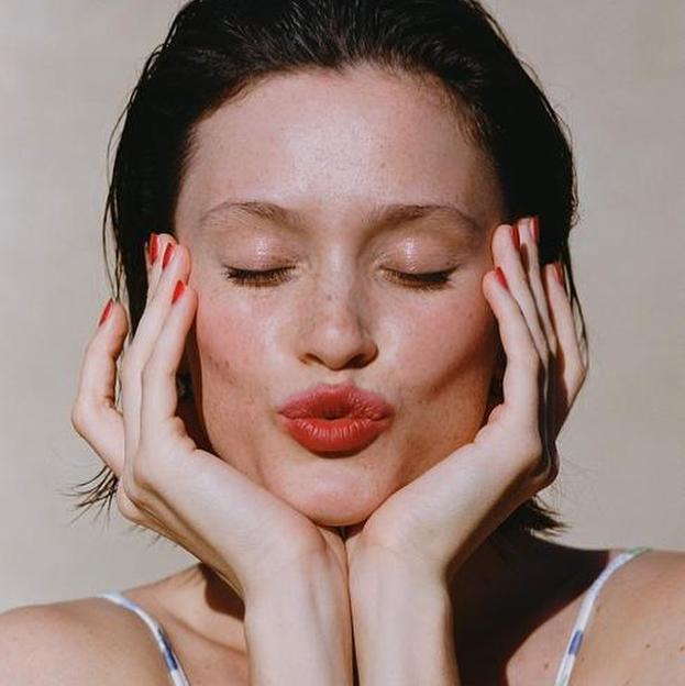 Estas cremas con centella asiática se han convertido en las favoritas de las famosas con la piel sensible