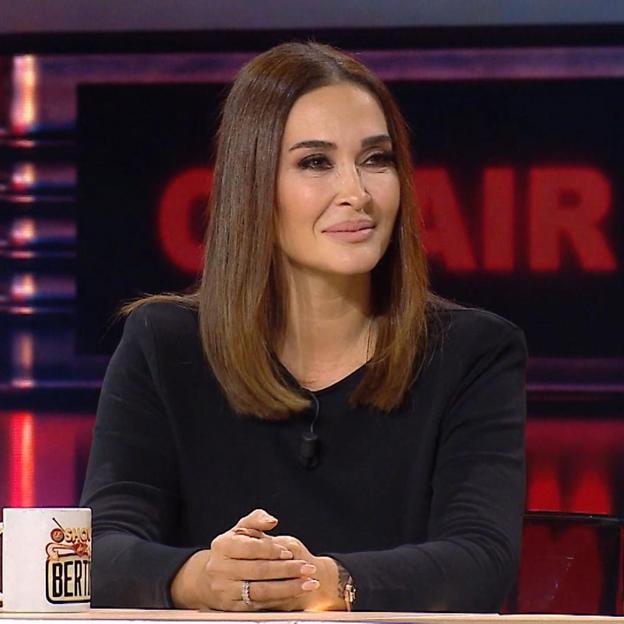 El flechazo del día es esta blazer de Zara tan original con la que ha triunfado Vicky Martín Berrocal en televisión