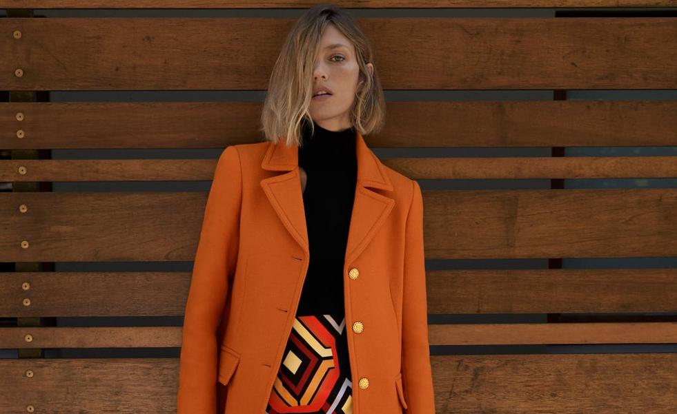 El abrigo más vendido de la nueva colección de Zara apuesta por el color de no te vas a quitar: el naranja