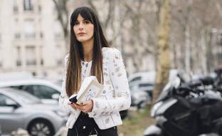 La prenda que va a rejuvenecer tus looks de entretiempo es una chaqueta de tweed y las más bonitas están en Mango