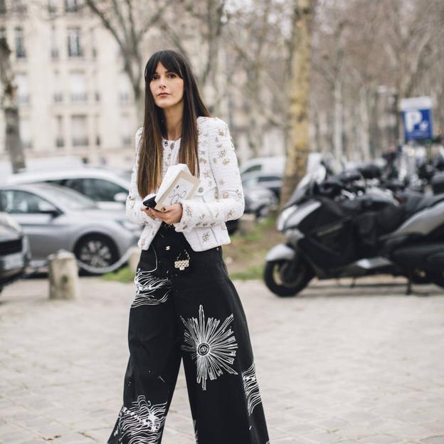 6 ideas de looks con básicos de entretiempo con los que verte favorecida a los 50