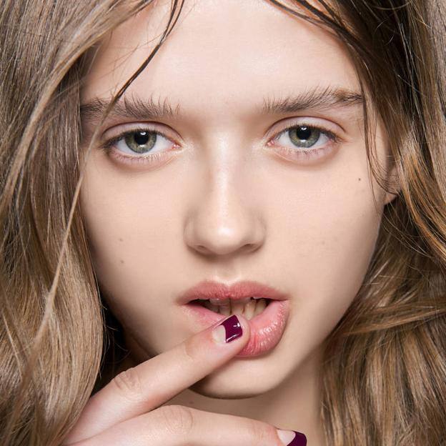 Sabemos cuáles son los bálsamos labiales que usan las famosas para evitar que sus labios se resequen