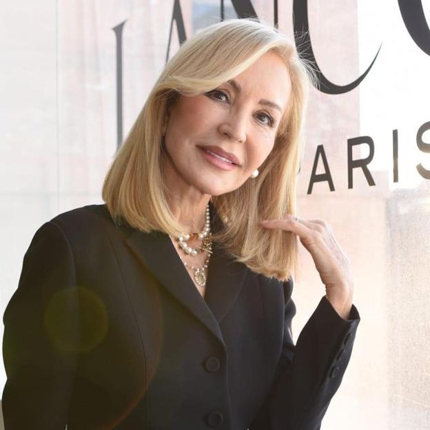 El sérum antiedad con ácido hialurónico que ha enamorado a Carmen Lomana por su triple acción: reafirma y elimina arrugas y manchas