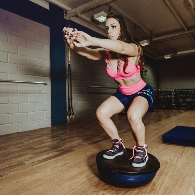 Con estos ejercicios utilizando Pelota Bosu quemarás grasa y perderás peso de forma fácil y rápida