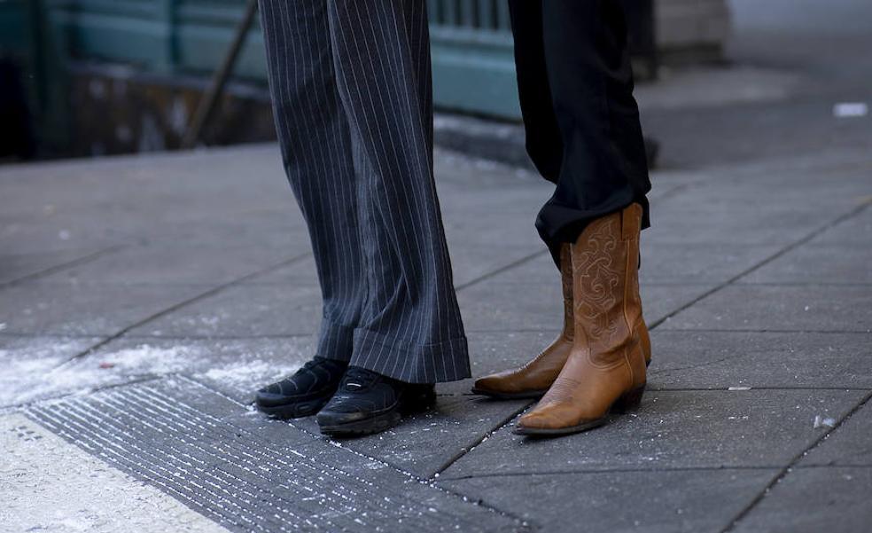 El calzado cómodo favorito de las influencers es una bota cowboy made in Spain ideal para los looks de entretiempo