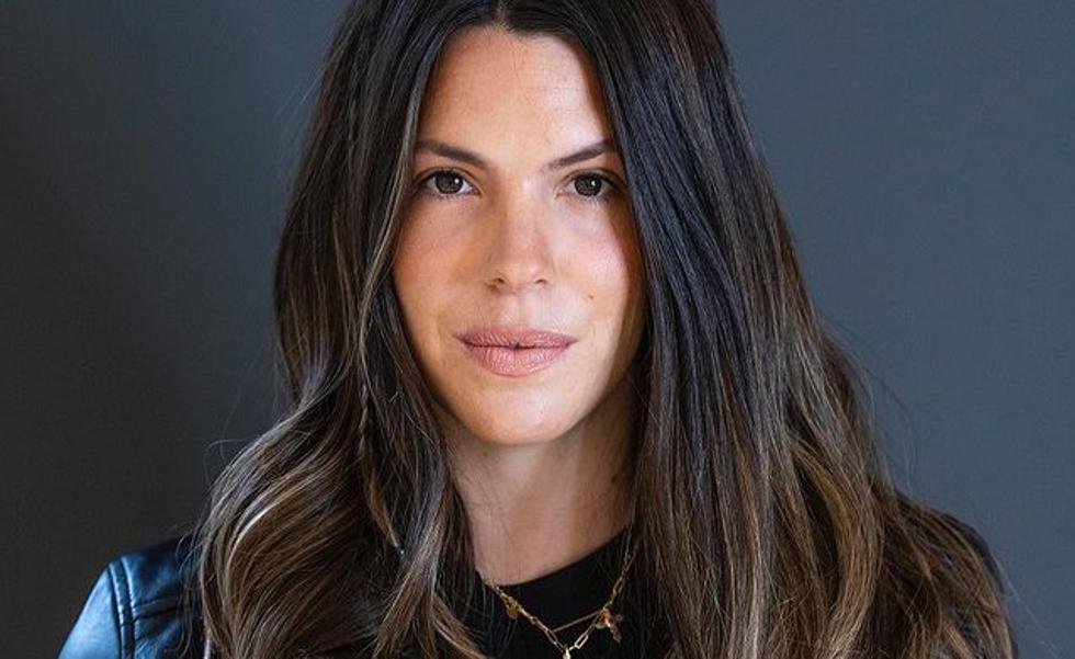 Este cambio de look confirma que las mechas balayage iluminan el pelo de forma natural para rejuvenecer el rostro al instante