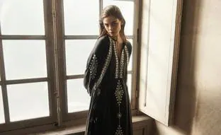Este vestido negro con bordados de la nueva colección de Zara será el más viral esta primavera