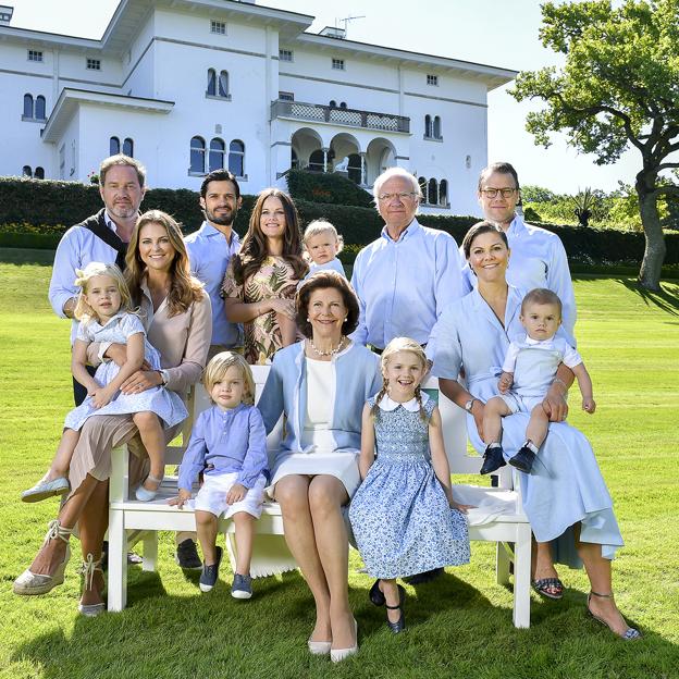 Carlos Gustavo y Silvia tienen tres hijos y ocho nietos.