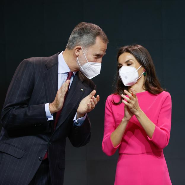 El espectacular vestido made in Spain de Letizia que puedes comprar en Zara por 25 euros y que confirma que el rosa es el color más favorecedor de la temporada